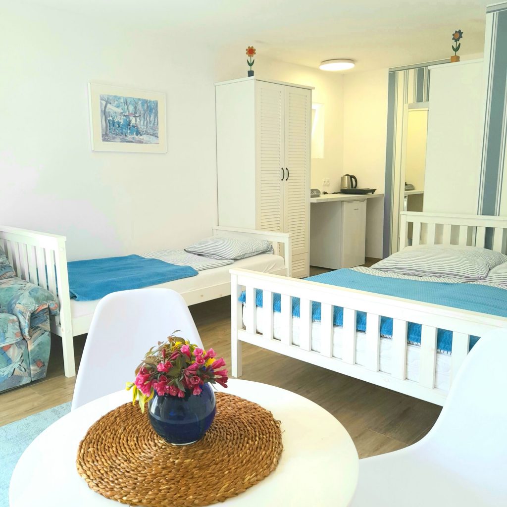 APARTAMENT TURKUSOWY