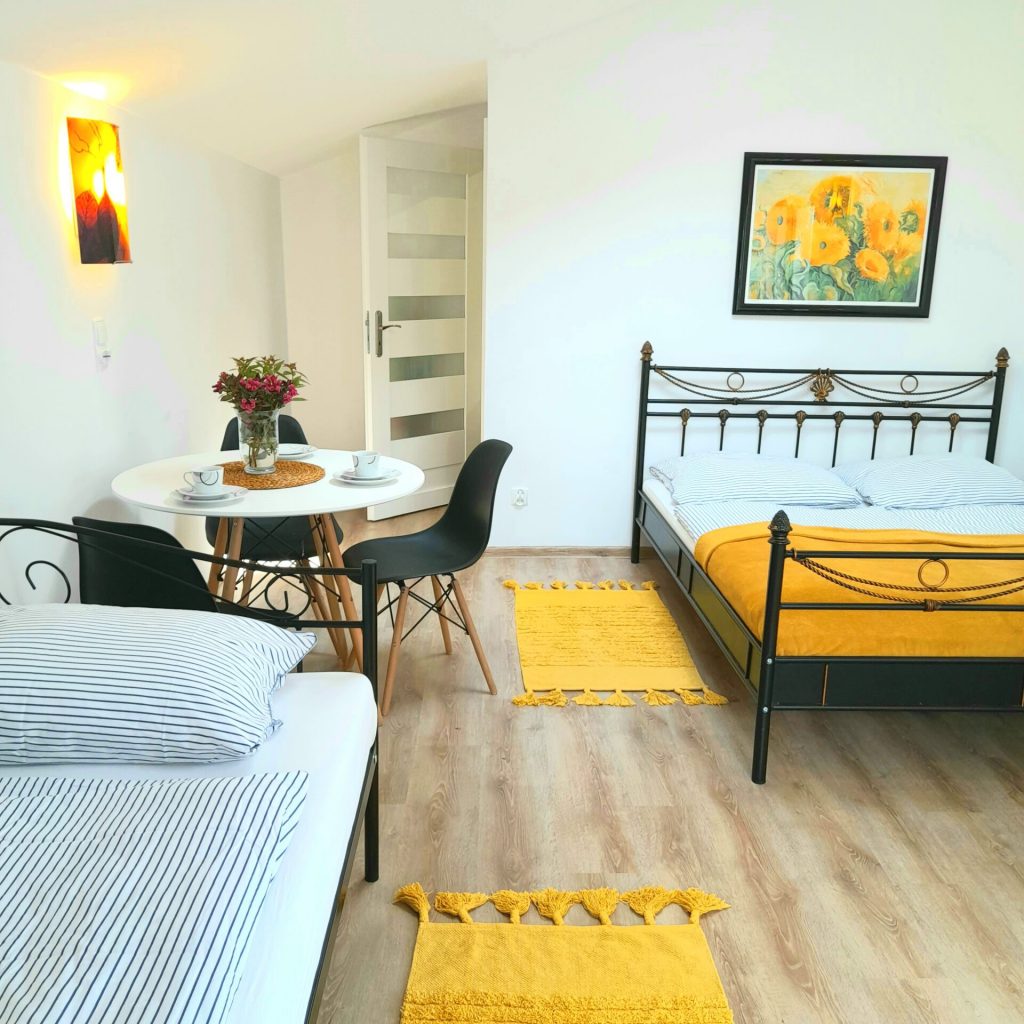 apartament żółty